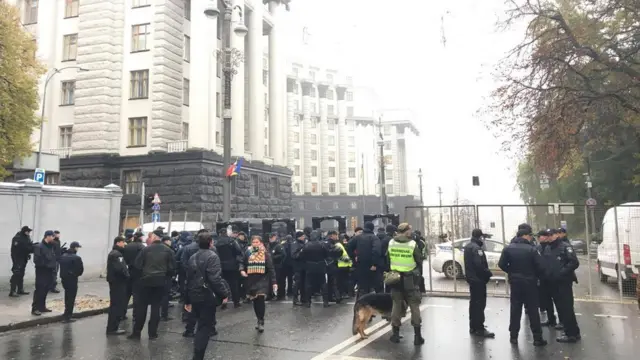 кабмін, металошукачі, акція