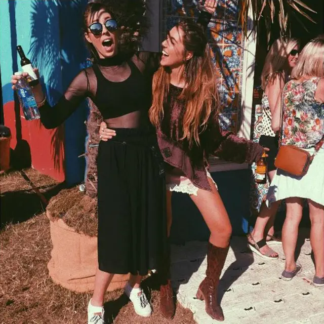 Gina dan kakak perempuannya di British Summer Time, sekitar satu jam sebelum kejadian