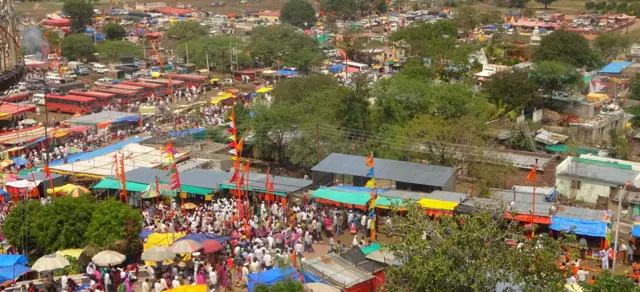 मढीच्या यात्रेला शेकडो वर्षांची परंपरा आहे.