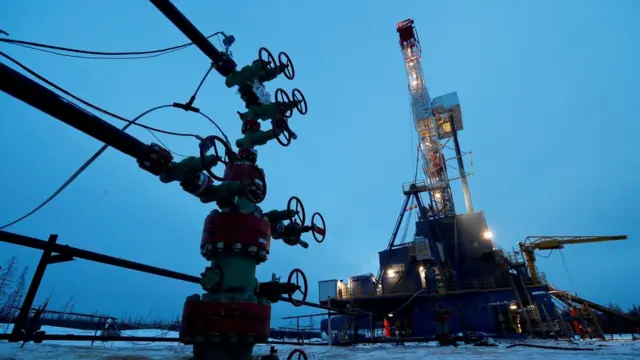 Нефтяная вышка в Сибири