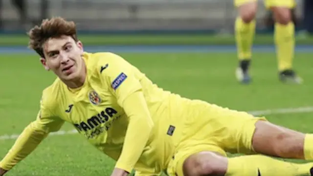 mchezaji wa safu ya Kati-nyuma Pau Torres