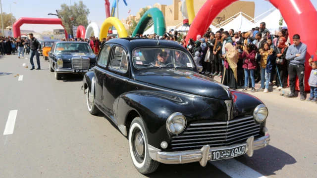Magari ya classic yakishiriki katika Tamasha la Kimataifa la Majumba ya Jangwa huko Tataouine, Tunisia - Jumatano 23 Machi 2022