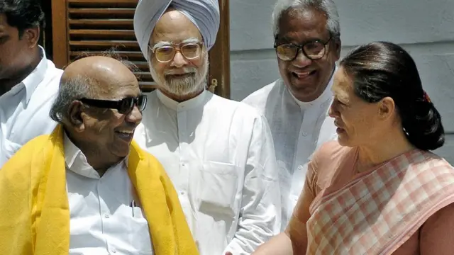 சொக்கத்தங்கமும், கூடாநட்பும் - திமுக-காங்கிரஸ் கூட்டணி இயற்கையானதா? காலத்தின் கட்டாயமா?