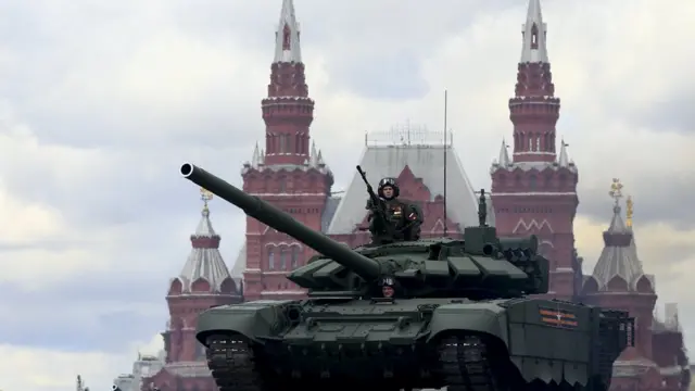 Parade militer Hari Kemenangan