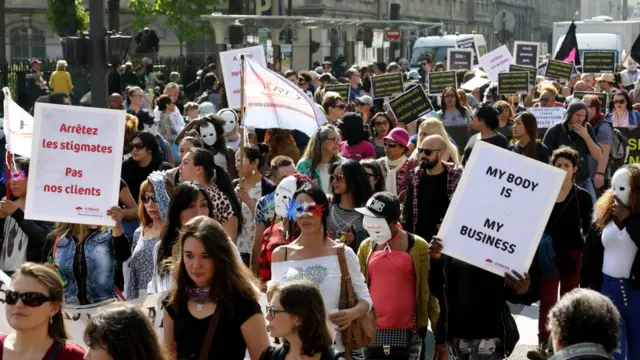 مظاهرة بائعات الهوى بباريس