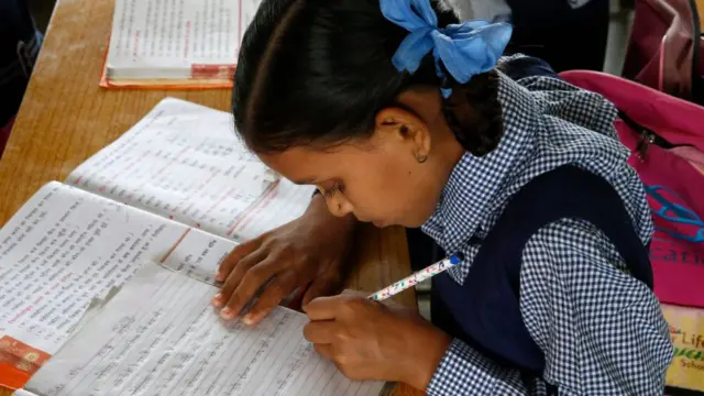 இந்தி படிப்பவர்களின் எண்ணிக்கை தமிழகத்தில் அதிகரிப்பு