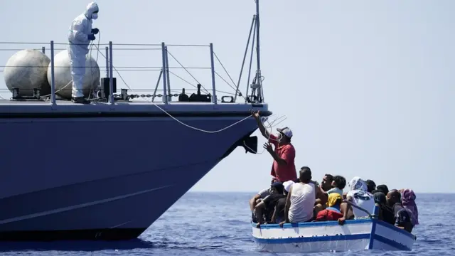 Poolisii Finaansii Xaaliyaanii