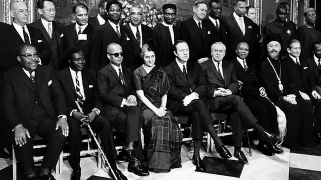 1969లో కామన్వెల్త్ దేశాల అధినేతలు లండన్‌లో సమావేశమయ్యారు