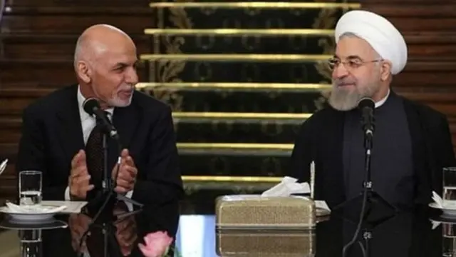 د ایران ولسمشر (ښي لاس ته) له افغان ولسمشر سره