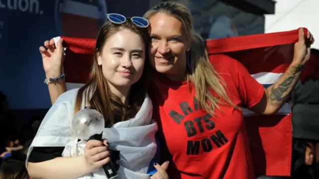 세실리아 스크람과 그녀의 엄마 비비안 닐슨은 자기 자신을 있는 그대로 받아들이라는 긍정적인 메시지를 좋아한다