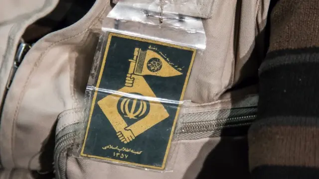 در سال‌های اول پس از انقلاب قرار بود اطلاعات خارجی ایران در وزارت خارجه و اطلاعات داخلی در وزارت کشور متمرکز شوند اما عملا "امنیت داخلی" به اطلاعات سپاه پاسداران و کمیته‌ها و "اطلاعات خارجی" به دفتر تحقیقات نخست‌وزیری سپرده شد