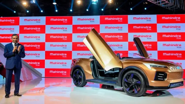 મહિન્દ્રાની ફનસ્ટર ઇલેક્ટ્રિક કન્સૅપ્ટ કાર રજૂ કરતી વેળાએ ગોયેન્કા (ફેબ્રુઆરી-2020)