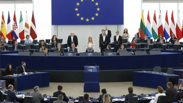رئيسة البرلمان الأوروبي روبرتا ميتسولا تتحدث في بداية جلسة البرلمان الأوروبي في ستراسبورغ في فرنسا