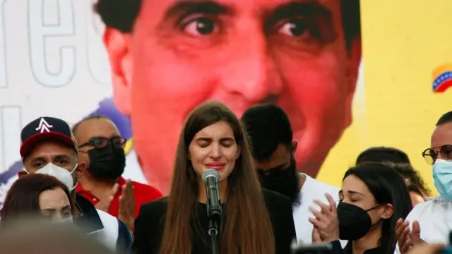 Saab'ın eşi Camilla Fabri Saab, eşinin suçlamalara karşı çıkacağını söylüyor