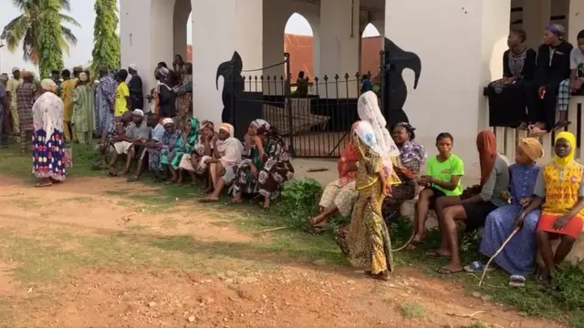 Àwọn èrò tó péjú síwájú ààfin