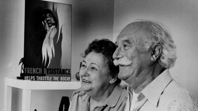 Нэнси Уэйк с мужем