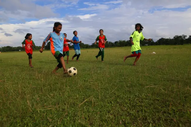 কালসিন্দুর গ্রামে বাংলাদেশ দলের মেয়েরা অনুশীলন করছে, ১০-০৭-২০১৮।