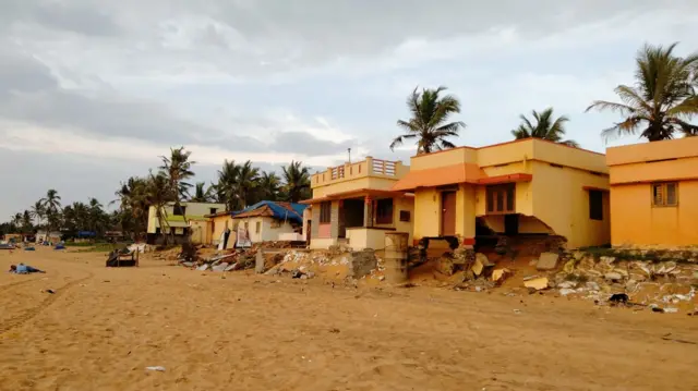 கடல் அரிப்பு, வீடுகள் சேதம்