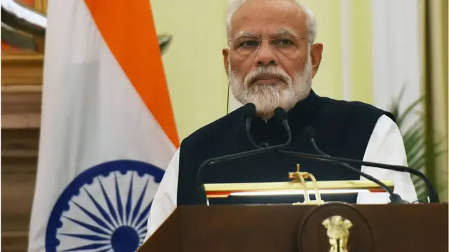 অনেকে মনে করেন আইনটি ভারতের ধর্মনিরপেক্ষতার নীতির সাথে সাংঘর্ষিক।