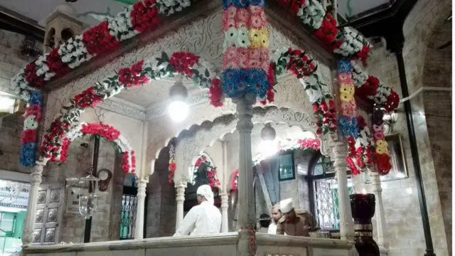 मलंगगडावरील 'मंदिरात' आरतीच्यावेळेस खरंच मुसलमान घुसले का?