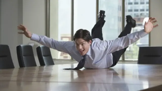 La naturaleza humana tiende a querer darse crédito por lo que funciona correctamente y a transferir las culpas por lo que terminó en desastre.