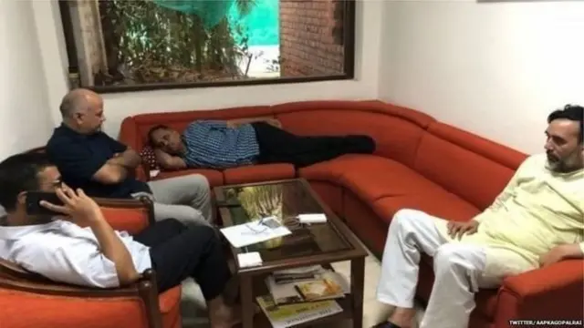 दिल्ली के उपराज्यपाल के यहां अरविंद केजरीवाल का धरना - जून 2018