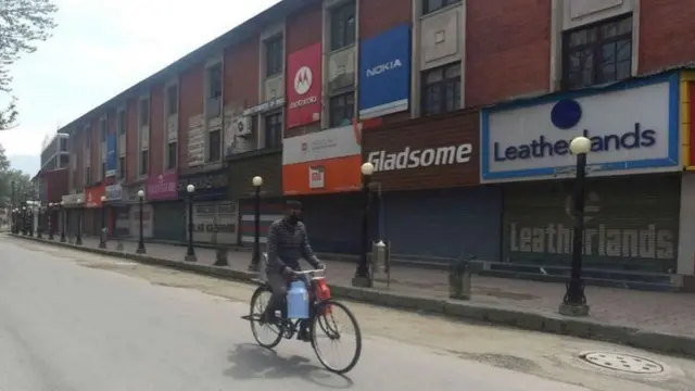 ગુજરાતમાં લૉકડાઉન અંગે વિજય રૂપાણીએ કહ્યું હતું ગુજરાતના તેમની સરકાર લૉકડાઉનની પક્ષધર નથી.