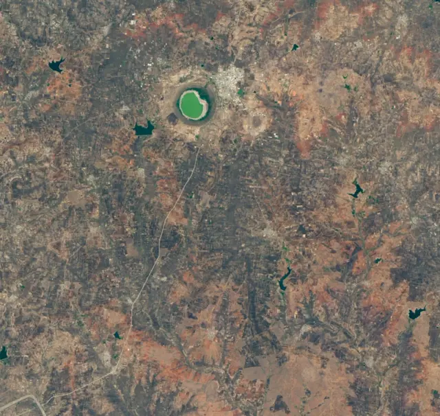 लोणार सरोवर