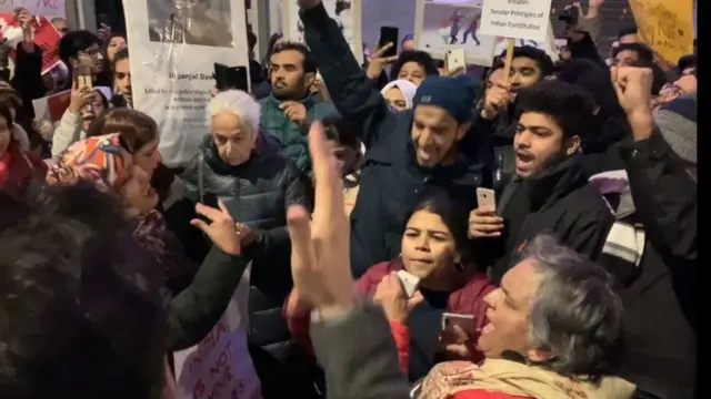 ਭਾਰਤ ਦੇ ਲੰਡਨ ਸਥਿਤ ਹਾਈ ਕਮਿਸ਼ਨ ਦੇ ਬਾਹਰ ਨਾਗਰਿਕਾ ਸੋਧ ਕਾਨੂੰਨ ਖ਼ਿਲਾਫ਼ ਮੁਜ਼ਾਹਰਾ