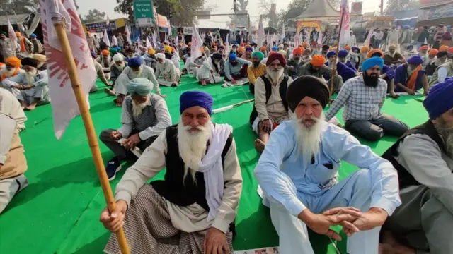 सिंघु बॉर्डर पर बैरिकेडिंग