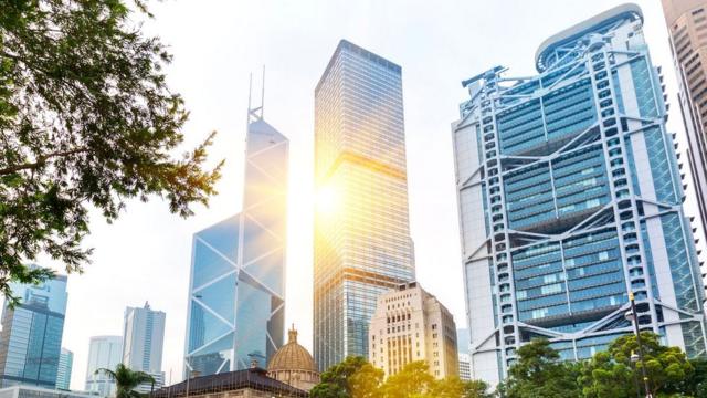 Рассказывают, что между небоскребом Bank of China и зданием банка HSBC случилась целая фэншуйная битва