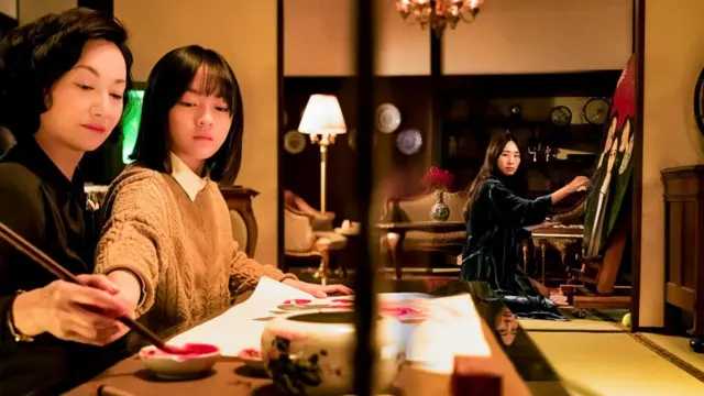 惠英紅在《血觀音》中飾演棠夫人（圖左），和大女兒棠寧（吳可熙飾，圖右），二女兒棠真（文淇飾，圖中）遊走在複雜的政商關係中。
