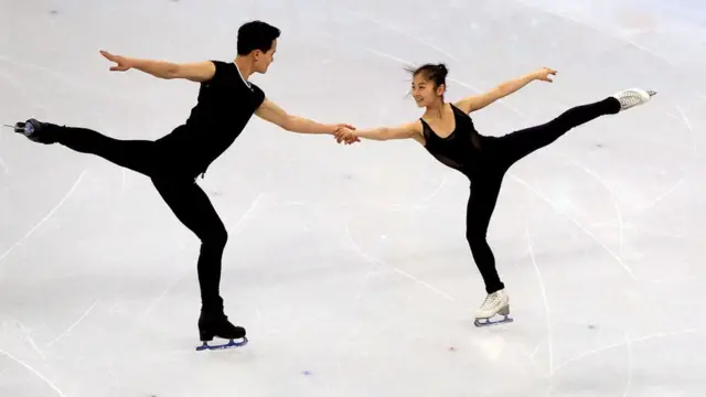 Північнокорейські фігуристи - 18-річна Тхе Ок Кем та 25-річний Чу Сік Кім