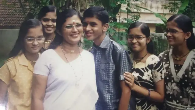 માતા રમાદેવી સાથે પાંચેય સંતાનો