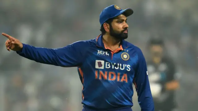 ক্রিকেট বিশেষজ্ঞ বোরিয়া মজুমদারের মতে রোহিত শর্মা ফিরলেই দলটায় ভারসাম্য আসবে।