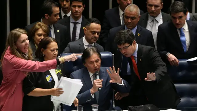 Discussão no Senado