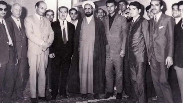 شریعتی به دعوت مطهری به حسینیه ارشاد آمده بود اما پس از شهرت شریعتی، مطهری خواستار کنار گذاشتن او شد، مدیران حسینیه نپذیرفتند و آقای مطهری برای همیشه از آنجا قهر کرد