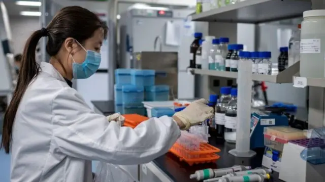 কোভিড-১৯এর প্রতিষেধক কোন টিকা এখনো আবিষ্কার হয় নি