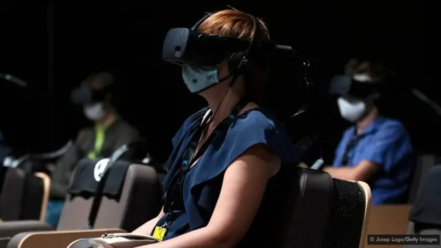 La réalité virtuelle a rendu le divertissement encore plus immersif en reproduisant la vue, le son et la sensation des mondes réels.