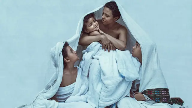 ድምጻዊት ዘሪቱ ከበደ ከሦስት ልጆቿ ጋር