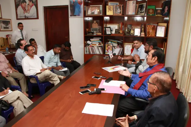 විදේශ ජනමධ්‍යවේදීන් සමග පැවති හමුව