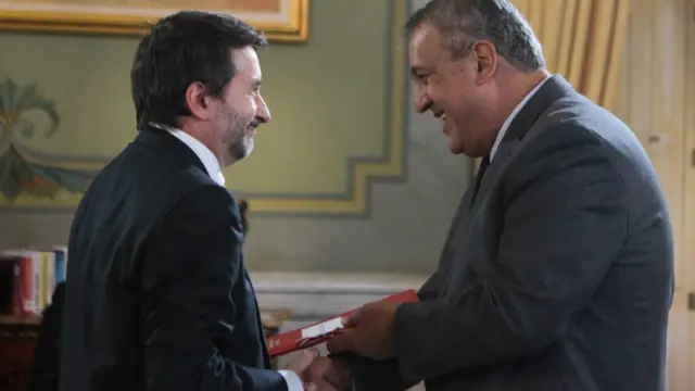 O presidentekolo muani fifa 22Repsol, Josu Jon Imaz, e o da PDVSA, Eulogio del Pino