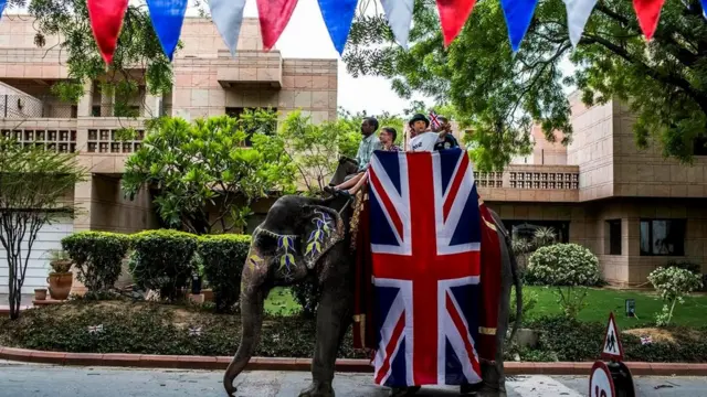 لماذا يعيش المغتربون في عزلة؟