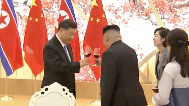 건배하는 두 정상