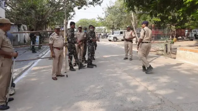 తాడిపత్రి మునిసిపల్ కార్యాలయం వద్ద భారీ భద్రత