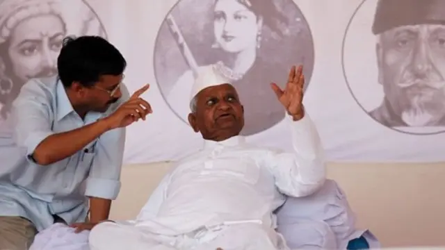 अन्ना हजारे के साथ अरविंद केजरीवाल