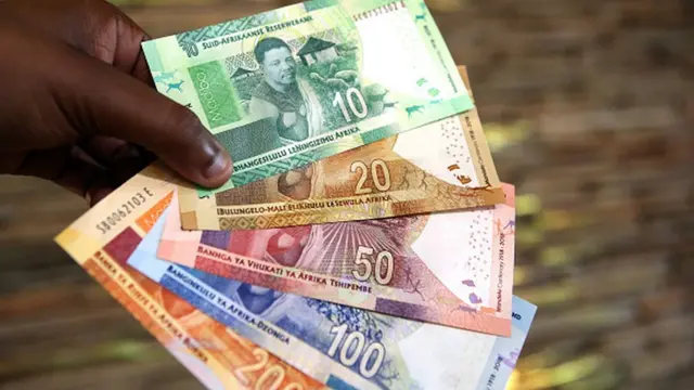 Pour appuyer l'économie sud-africaine, la banque centrale de ce pays a baissé son principal taux d'intérêt de base
