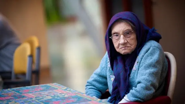 Літня жінка