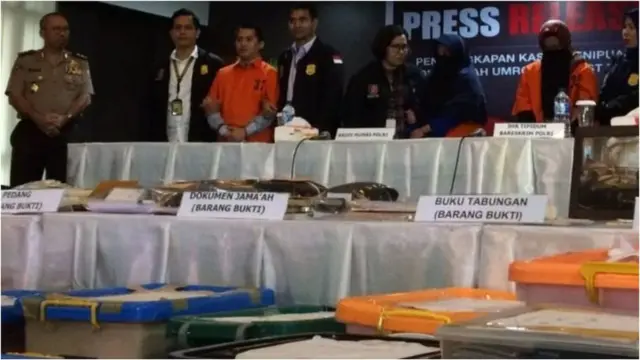 Polisi menyita ratusan barang bukti, termasuk beberapa aset berupa rumah dan kendaraan mewah