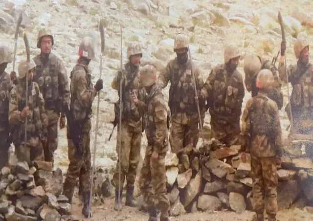 చైనా సైనికులు